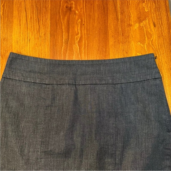 Ann Taylor Loft Size 4 Pencil Skirt Dark Blue Denim-Like Knee Length Pockets - Picture 3 of 13